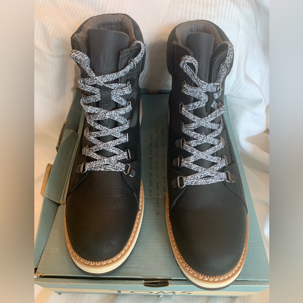 Tom’s Women’s Mesa Waterproof Black Leather Nylon  Bootie Size 8